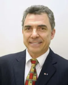 Dr. Cláudio Peron Ferraz